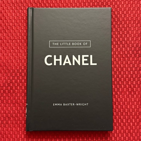 Fashion Books - Picture 8 of 10